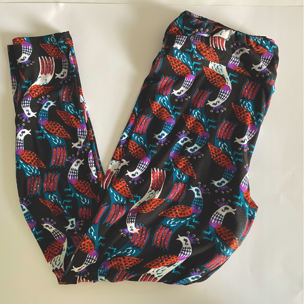 LuLaRoe tall & curvy black leggings with peacock